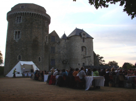 Château Saint Mesmin : Grand banquet médiéval - Saint André sur Sèvre, Nouvelle-Aquitaine